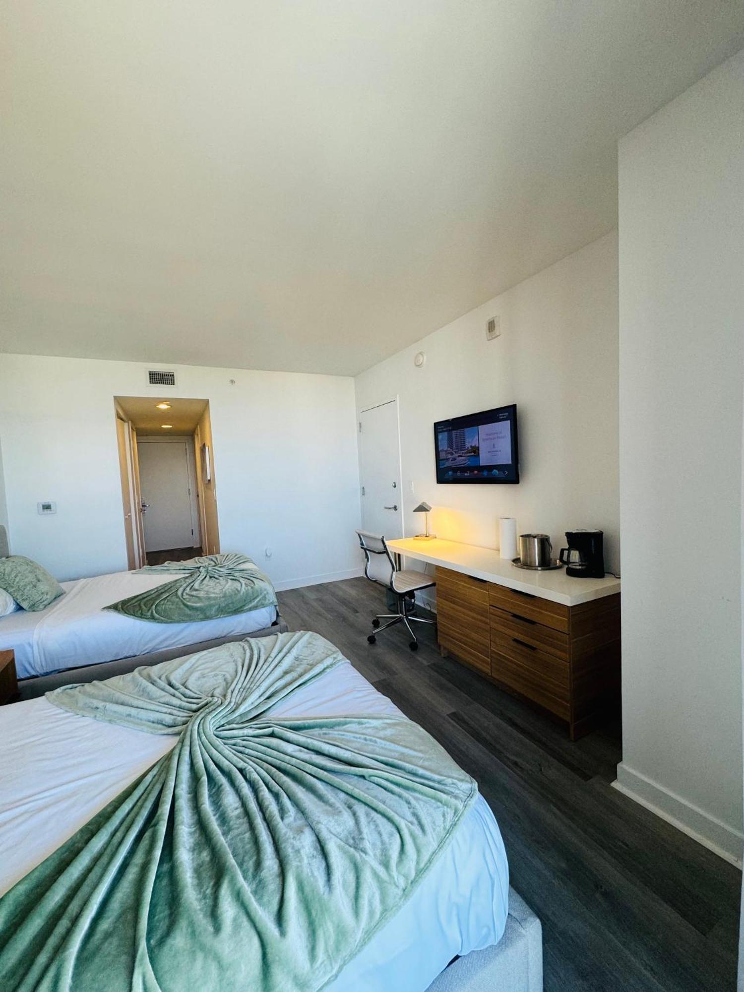 Lovely 2Bed 1Bath Condo With Private Balcony 18Th Floor Hallandale Beach Exterior foto